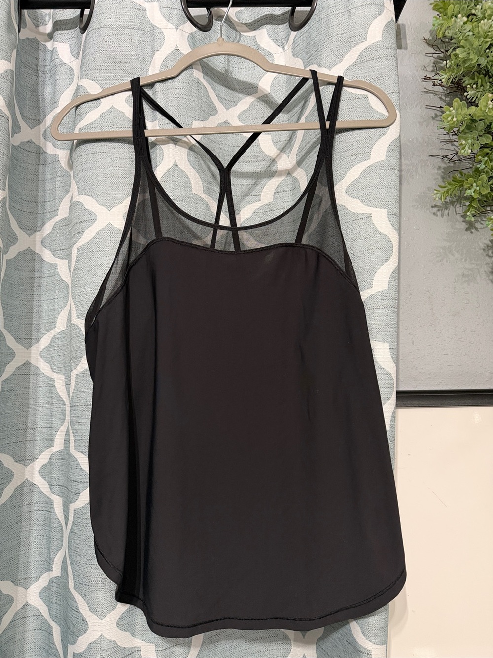 lululemon athletica Black Mesh  Strappy Sculpt Camisole ( please note small flaw